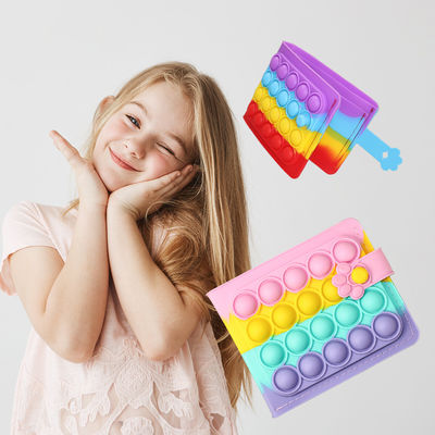 I bambini sensoriali dei giocattoli della borsa della moneta del silicone dei prodotti del silicone del bambino gioca un arcobaleno di 2022 portafogli dei bambini