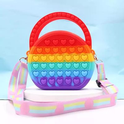 Le ragazze della bolla di spinta schioccano la borsa a tracolla, alleviano la borsa di irrequietezza di schiocco di sforzo