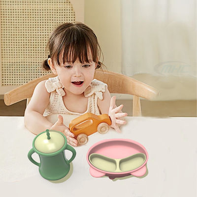 Ergonomica Panda Silicone 6-12 mesi sul Go Suction Plate Set per l'alimentazione del bambino essenziali